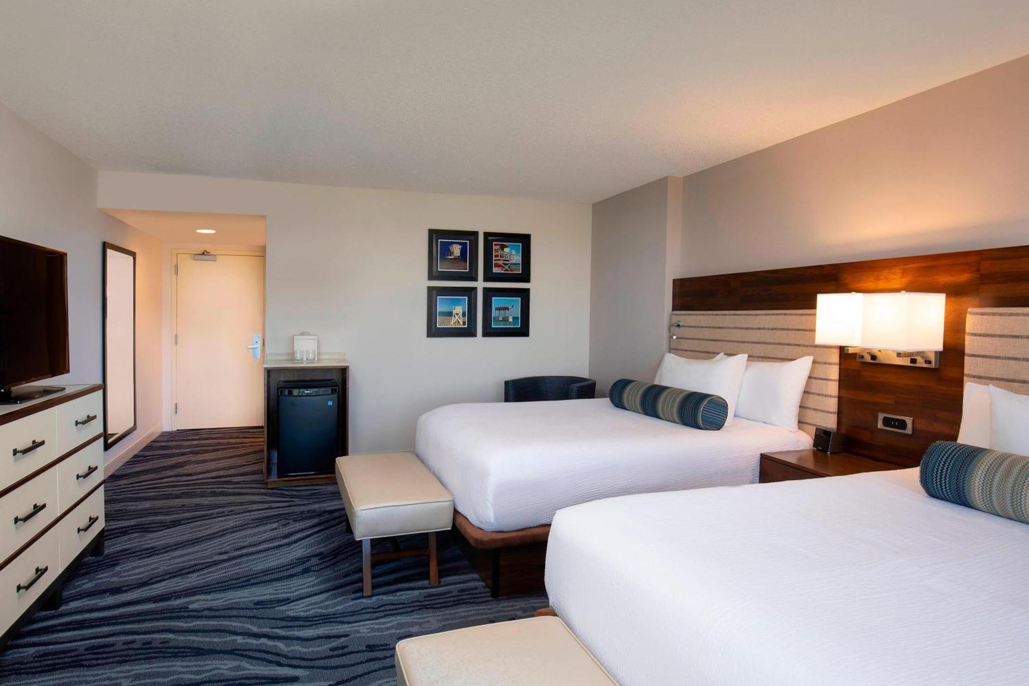 คอร์ตยาร์ด คีย์ลาร์โก Hotel ภายนอก รูปภาพ