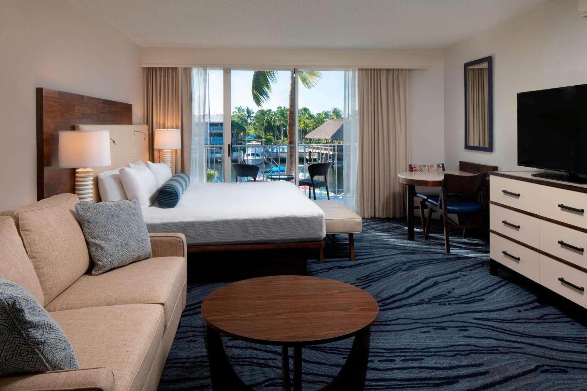 คอร์ตยาร์ด คีย์ลาร์โก Hotel ภายนอก รูปภาพ