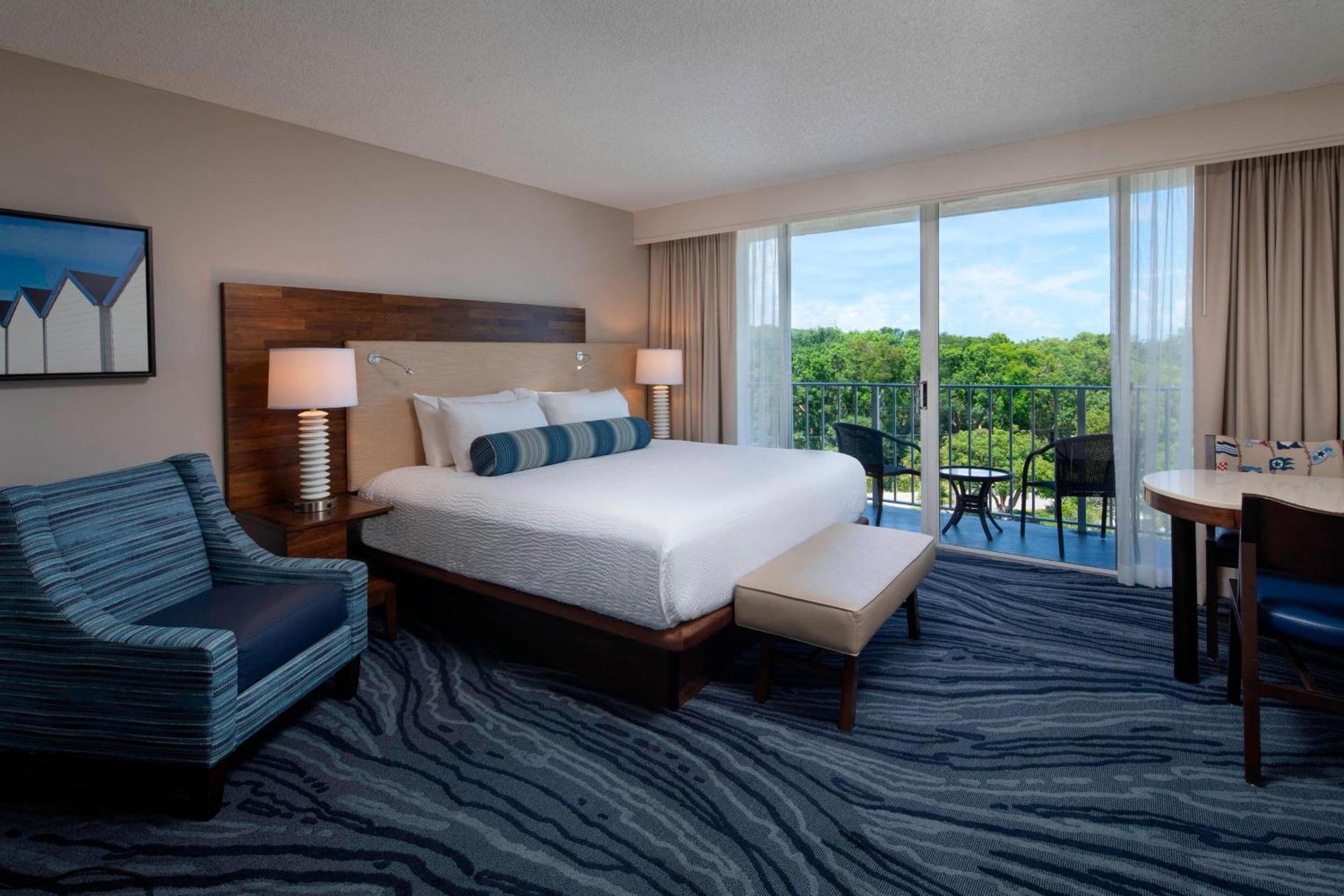 คอร์ตยาร์ด คีย์ลาร์โก Hotel ภายนอก รูปภาพ