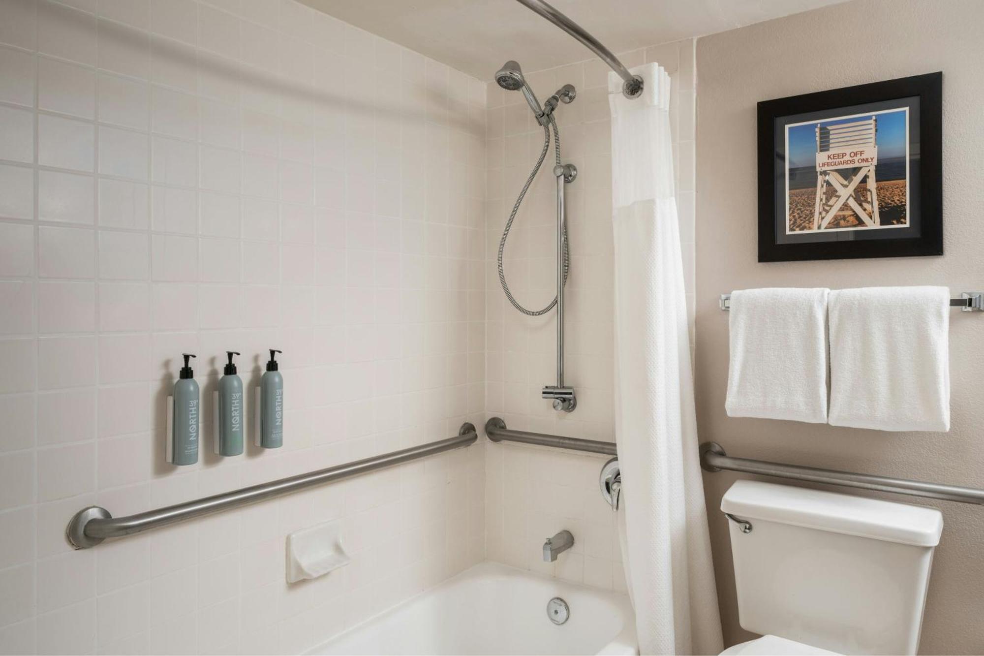คอร์ตยาร์ด คีย์ลาร์โก Hotel ภายนอก รูปภาพ