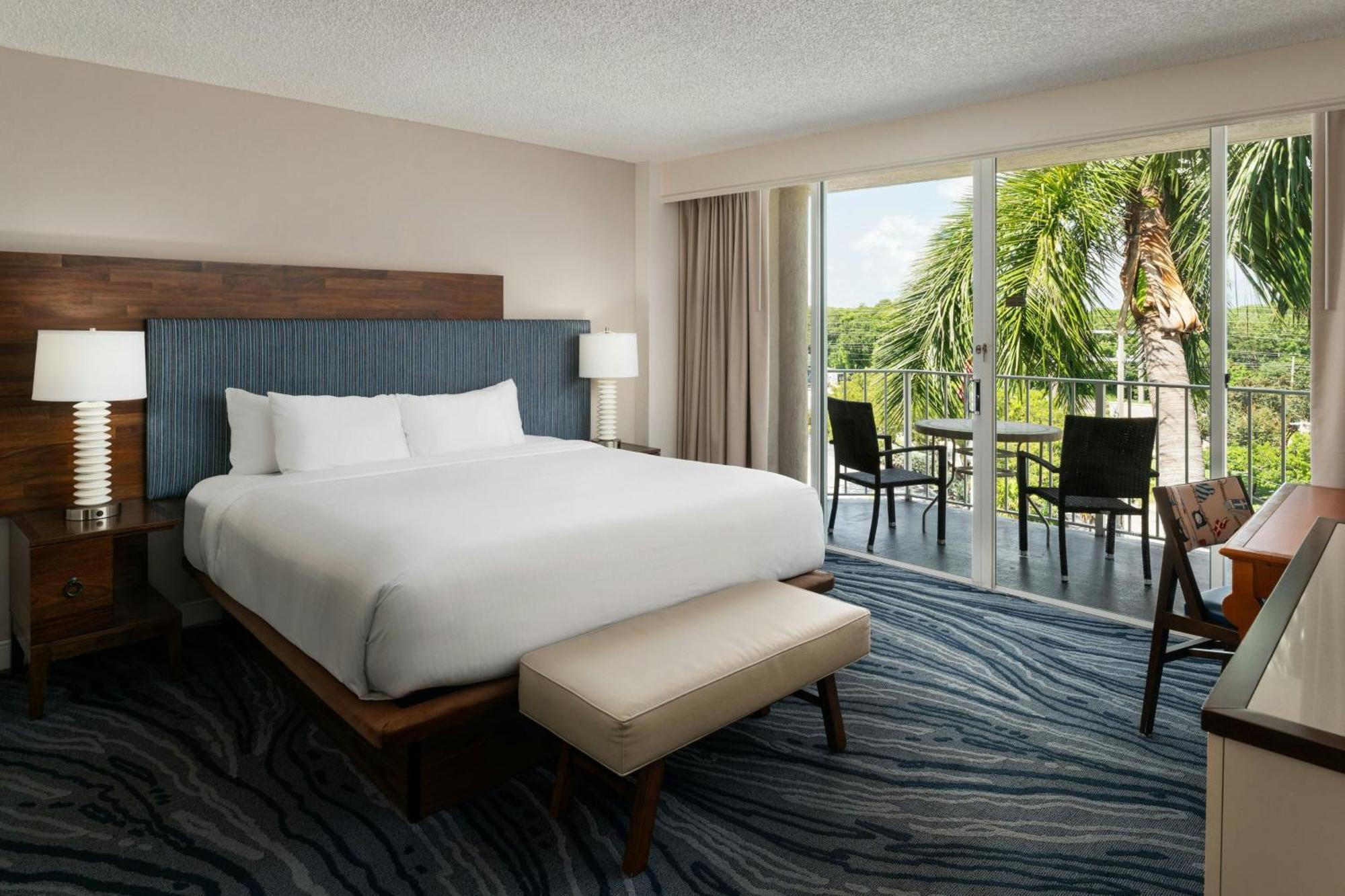คอร์ตยาร์ด คีย์ลาร์โก Hotel ภายนอก รูปภาพ